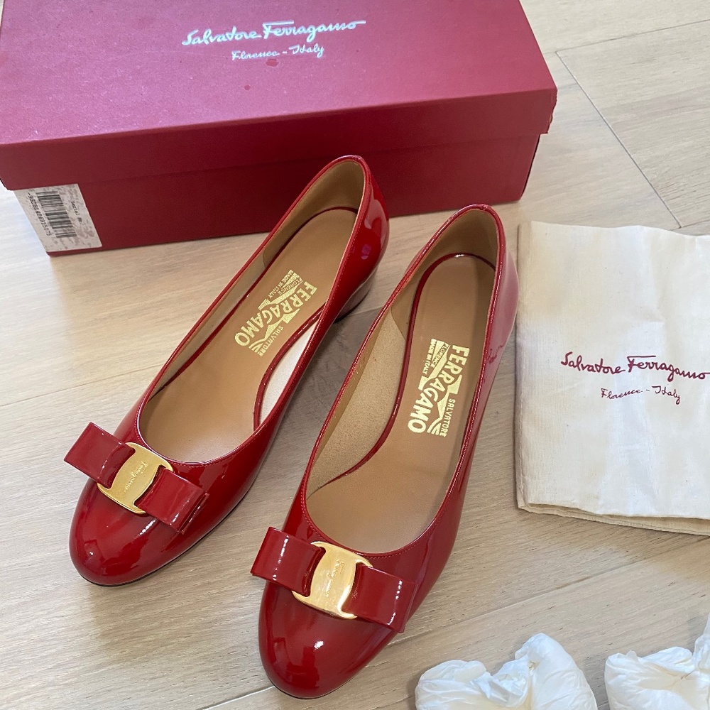 NIB Salvatore Ferragamo Vara Pump 7.5 7 1/2 B Red